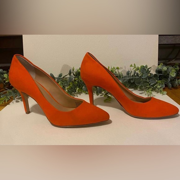 I.N.C. bright orange pumps- add a pop of color to your closet - Picture 5 of 6